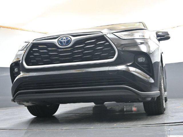 Used 2021 Toyota Highlander XLE AWD/4WD image 30
