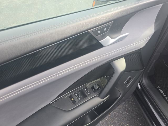 Used 2025 Volkswagen Tiguan SE image 14