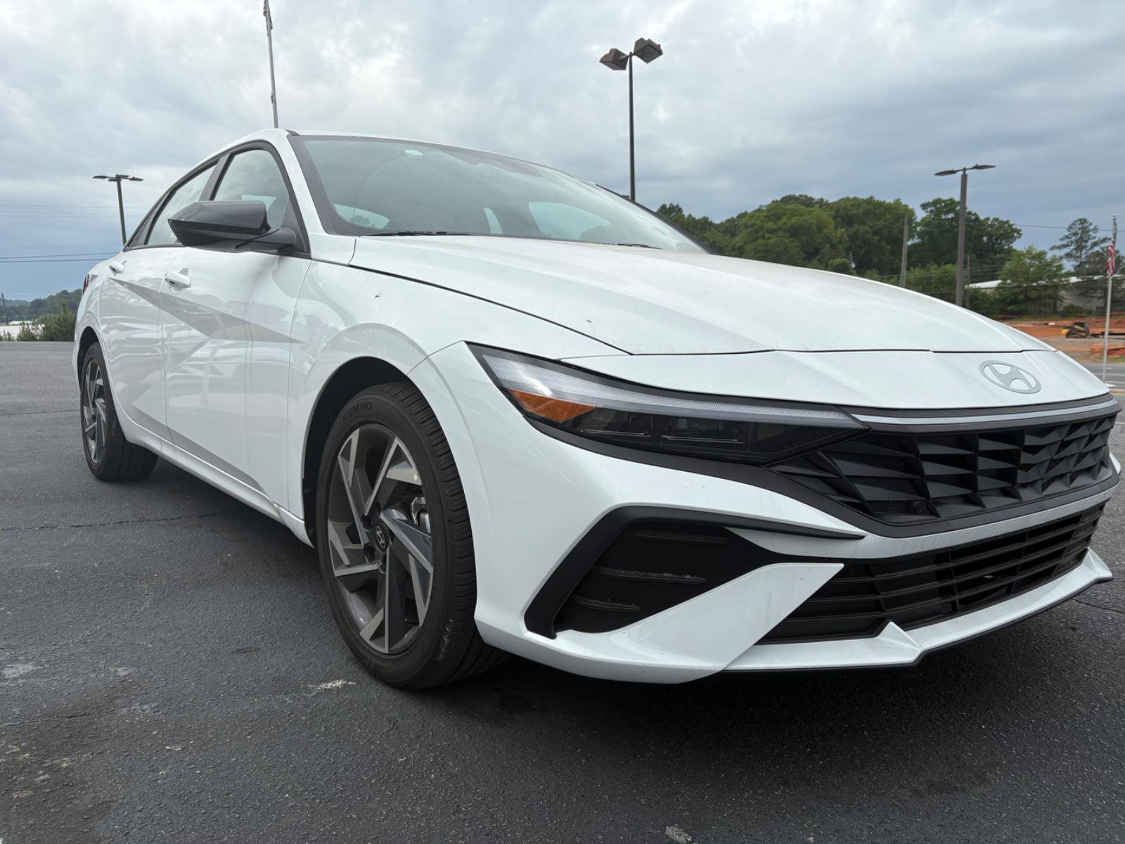 Used 2025 Hyundai Elantra Sport FWD image 3