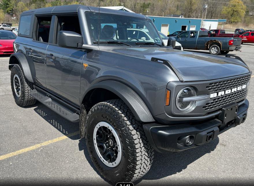 Used 2025 Ford Bronco Badlands w/ Sasquatch Package AWD/4WD image 3