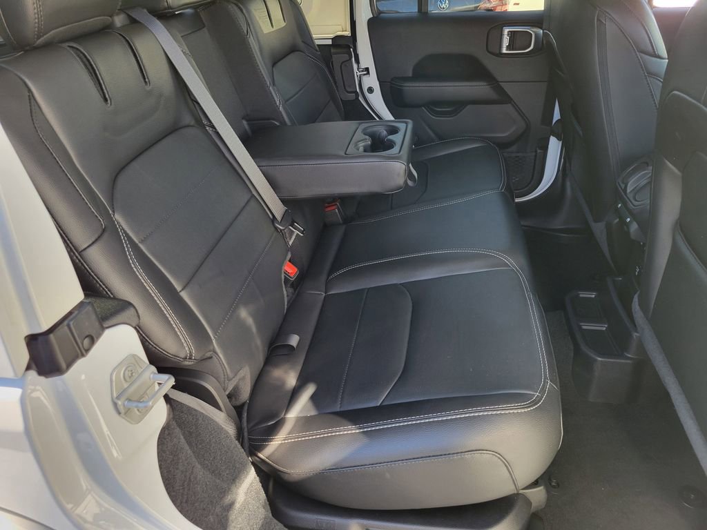 Used 2023 Jeep Wrangler Unlimited Sahara image 19