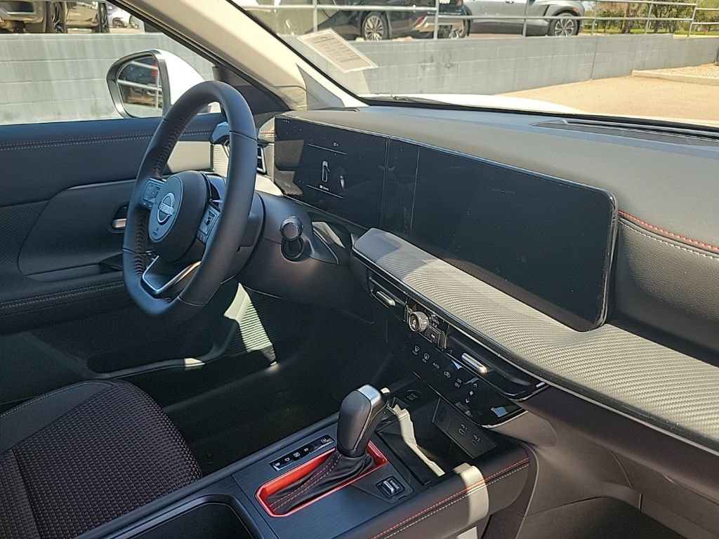 New 2025 Nissan Kicks SR FWD image 40
