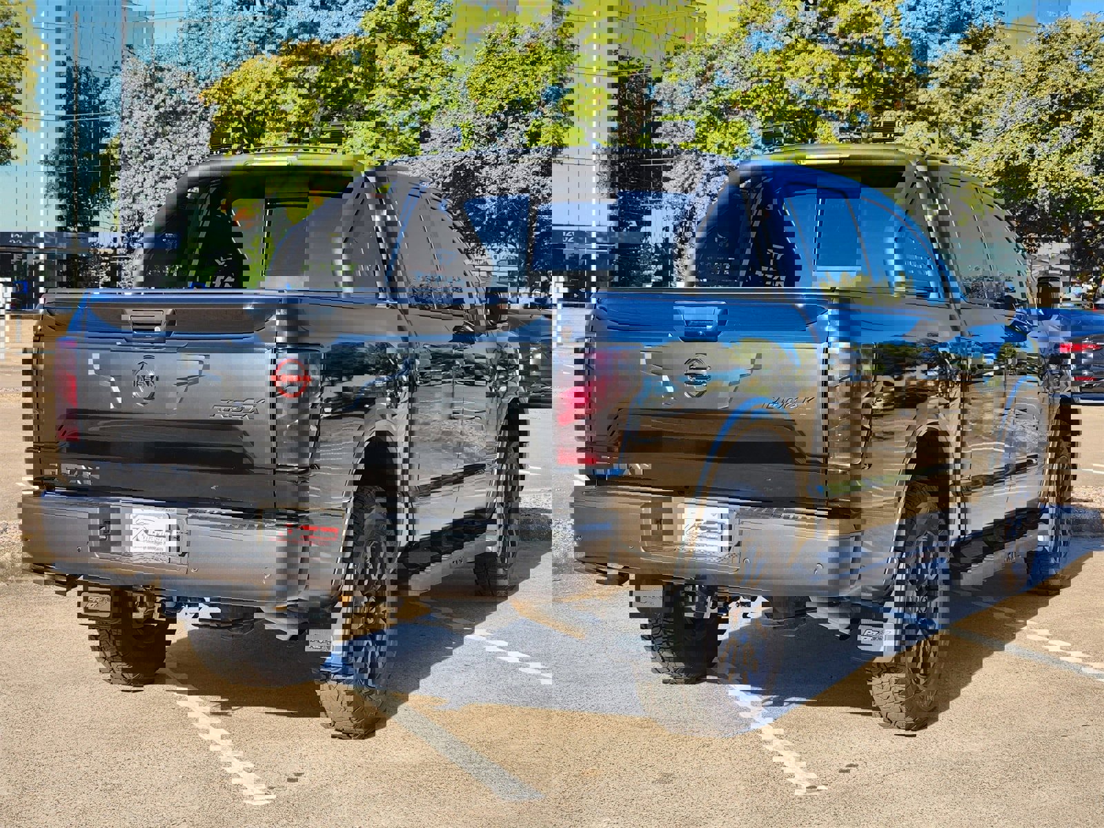 Used 2024 Nissan Titan PRO-4X w/ Pro-4x Convenience Package image 6