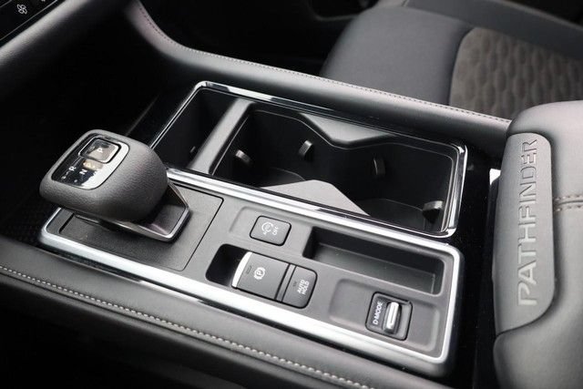 Certified 2025 Nissan Pathfinder SV FWD image 17