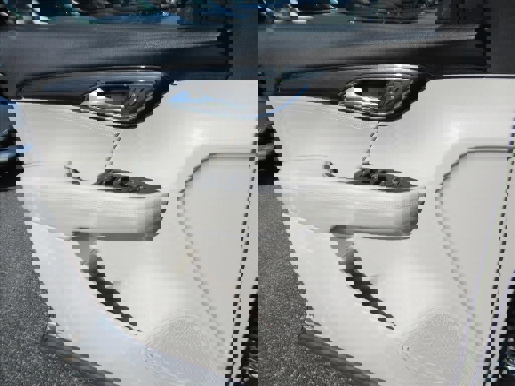 Used 2023 Buick Envision Preferred FWD image 24