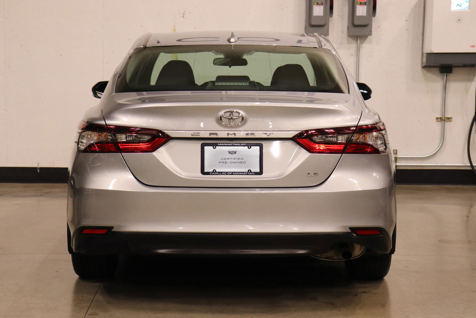 Used 2022 Toyota Camry LE image 4
