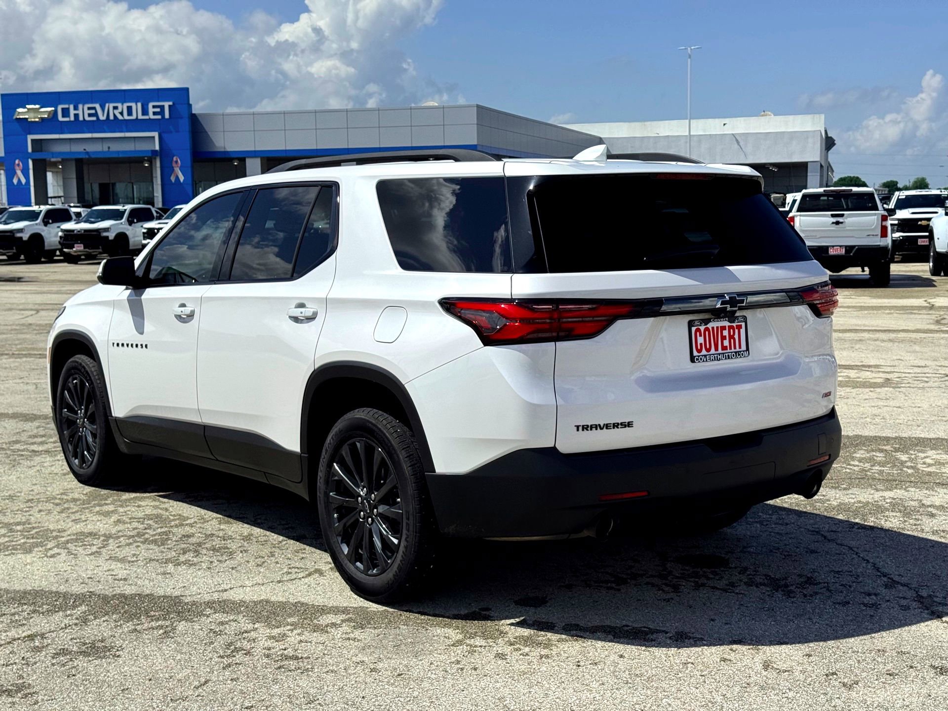 Used 2022 Chevrolet Traverse RS w/ LPO, Floor Liner Package FWD image 9