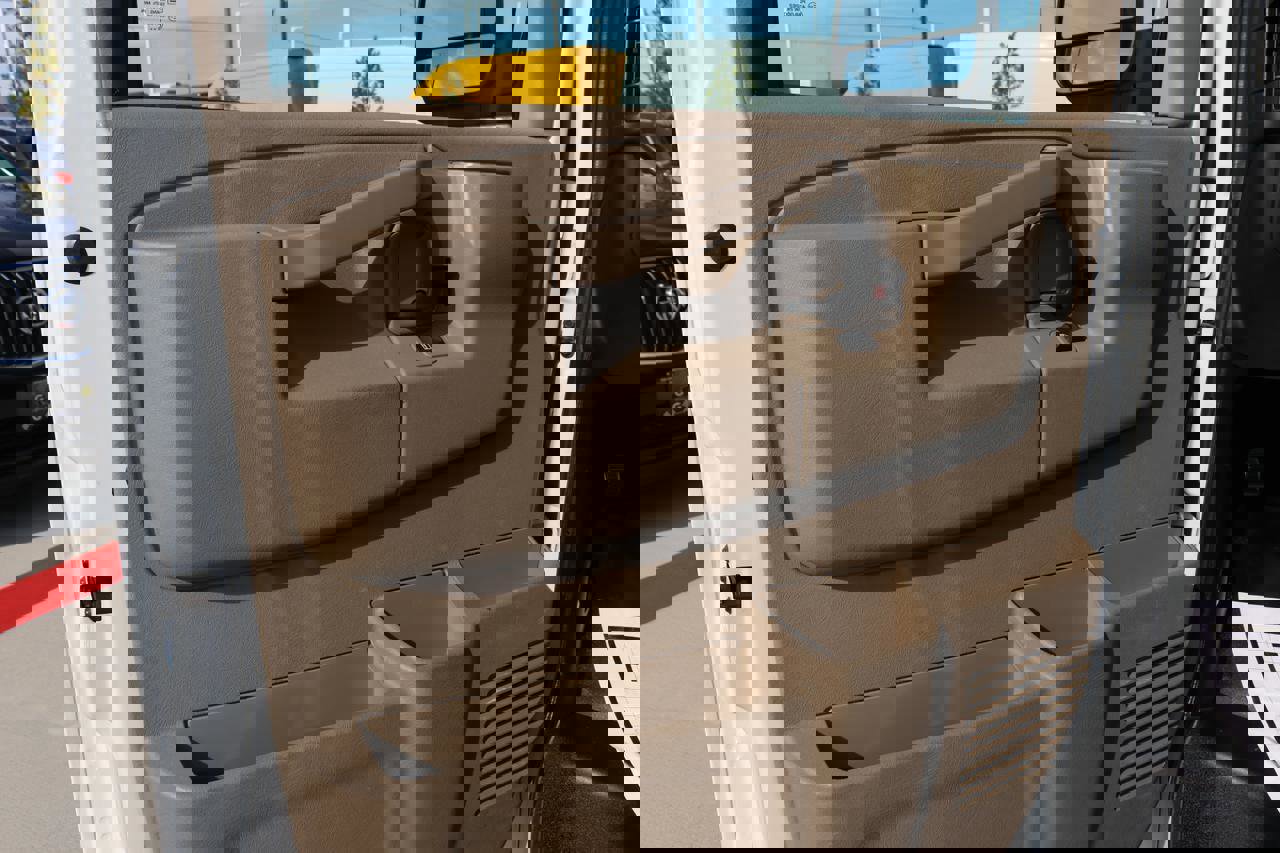 Used 2017 Chevrolet Express 2500 image 22