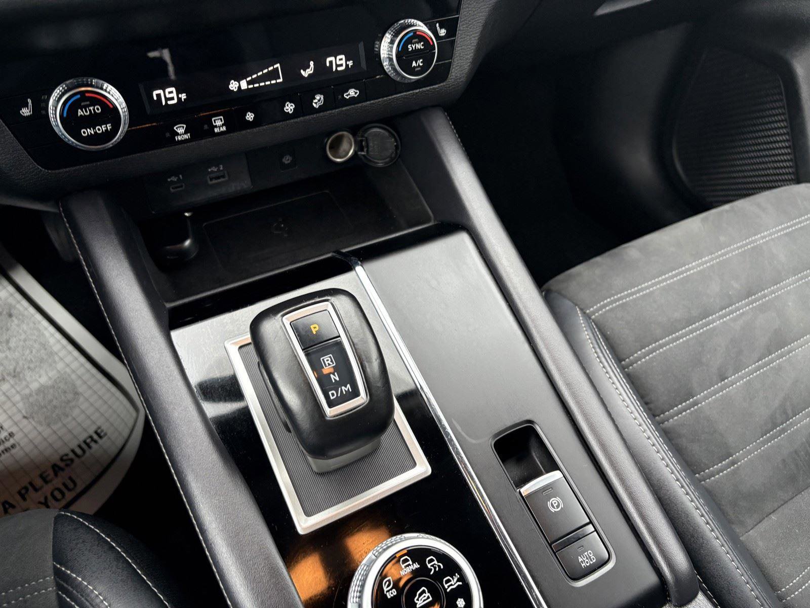 Used 2024 Mitsubishi Outlander SE image 16