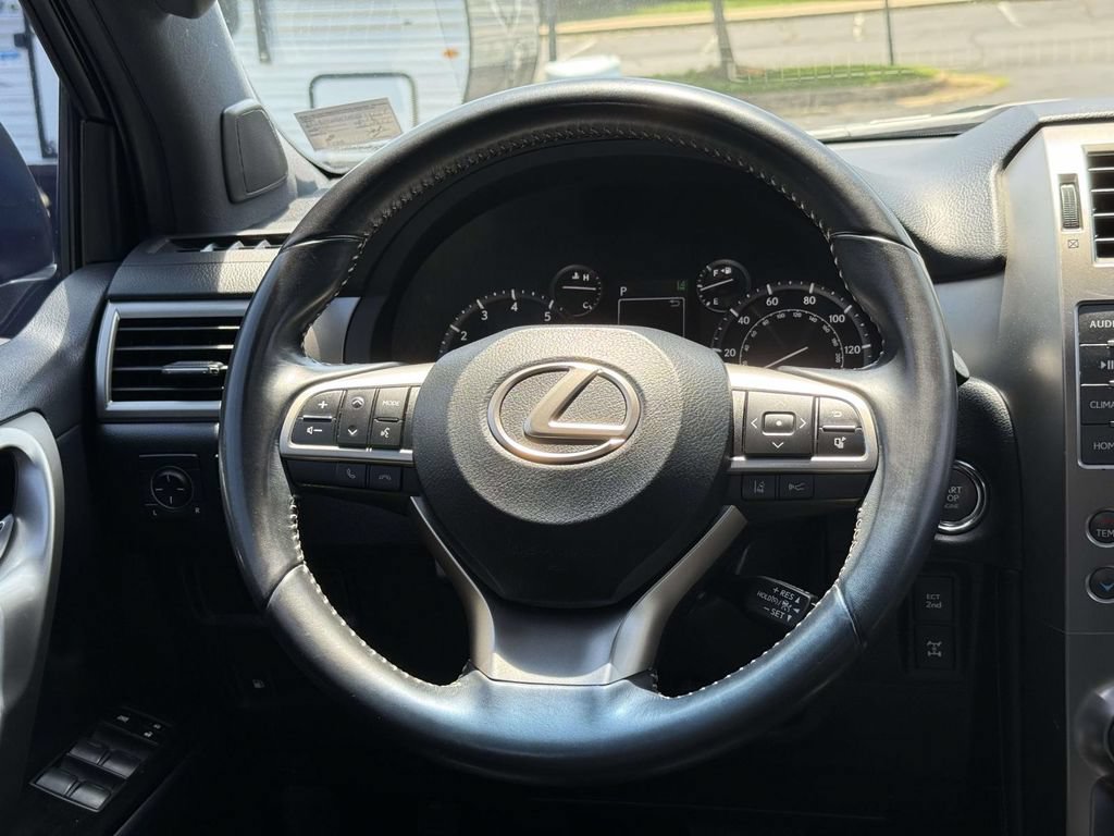 Used 2021 Lexus GX 460 w/ Accessory Package AWD/4WD image 9