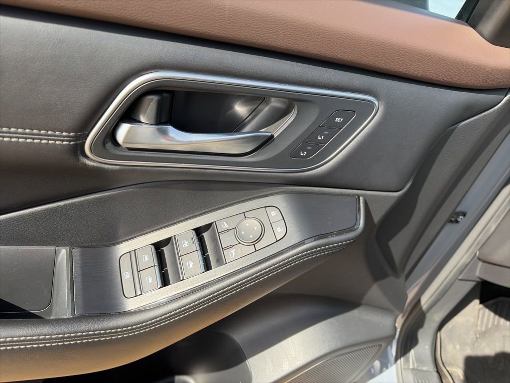 Certified 2023 Nissan Rogue Platinum w/ Platinum Premium Package image 12