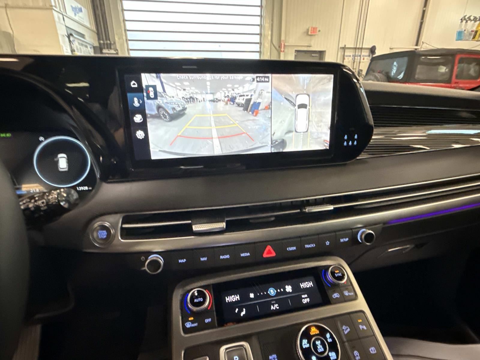 Used 2024 Hyundai Palisade Calligraphy image 26