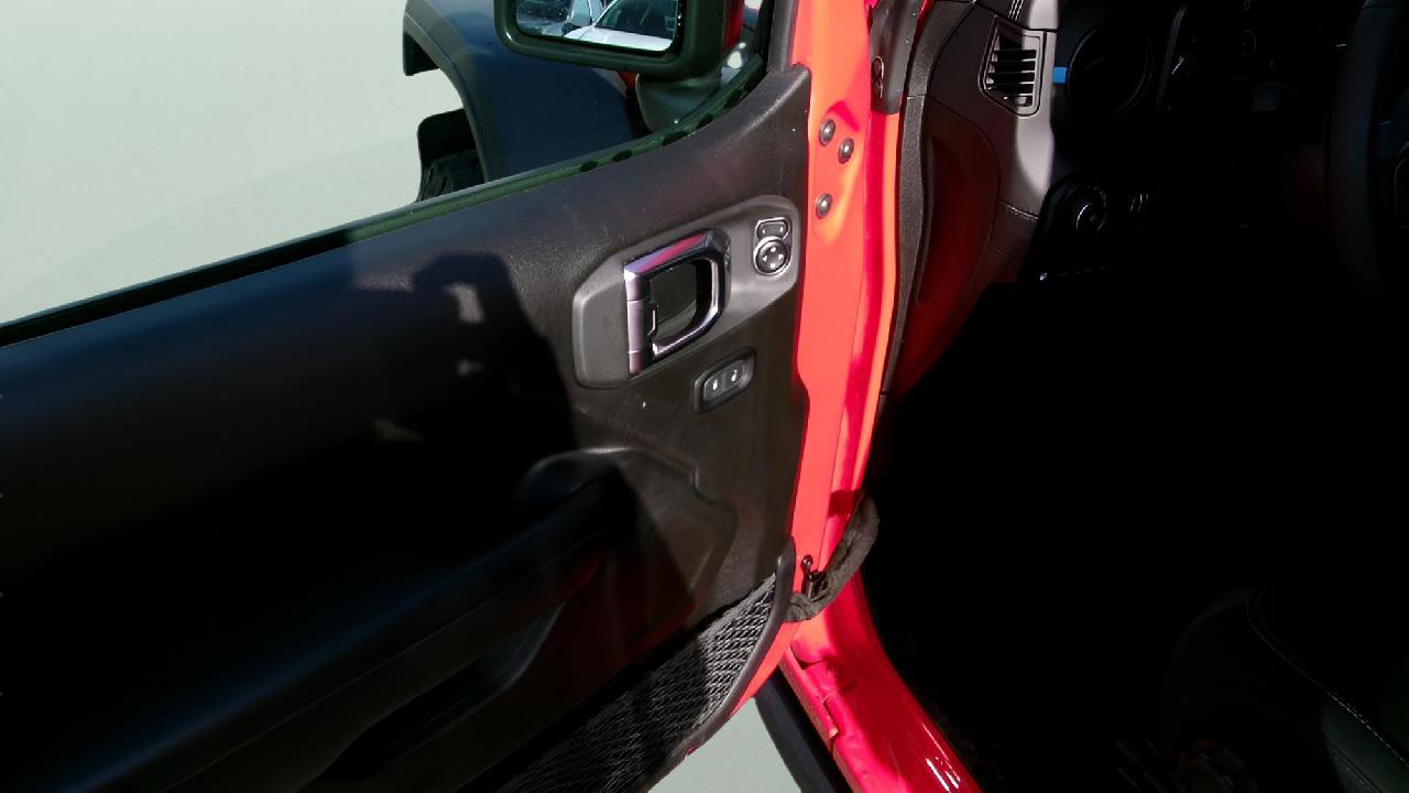 Used 2025 Jeep Wrangler Unlimited Rubicon 4xe w/ Convenience Group AWD/4WD image 11