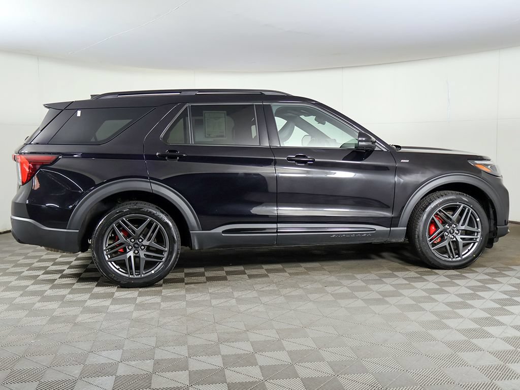 Used 2025 Ford Explorer ST-Line w/ ST-Line Street Pack AWD/4WD image 19