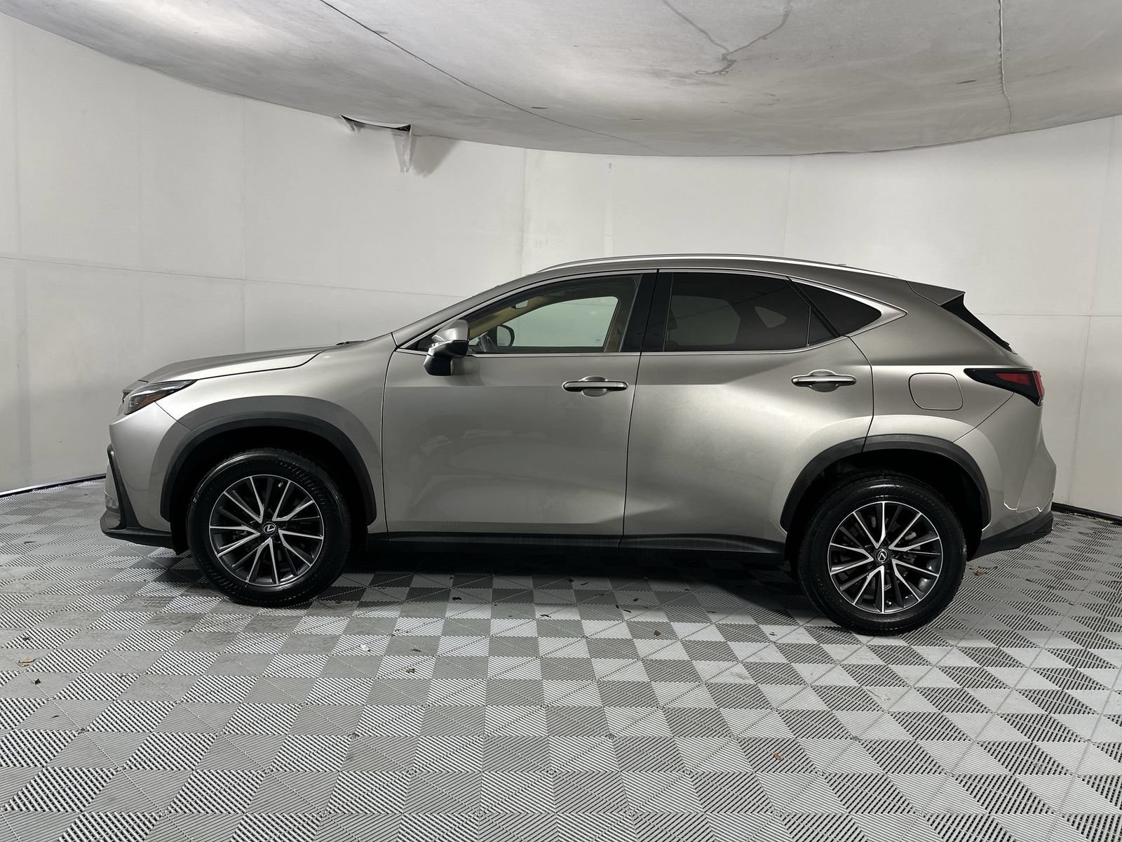 Used 2023 Lexus NX 350 AWD image 5
