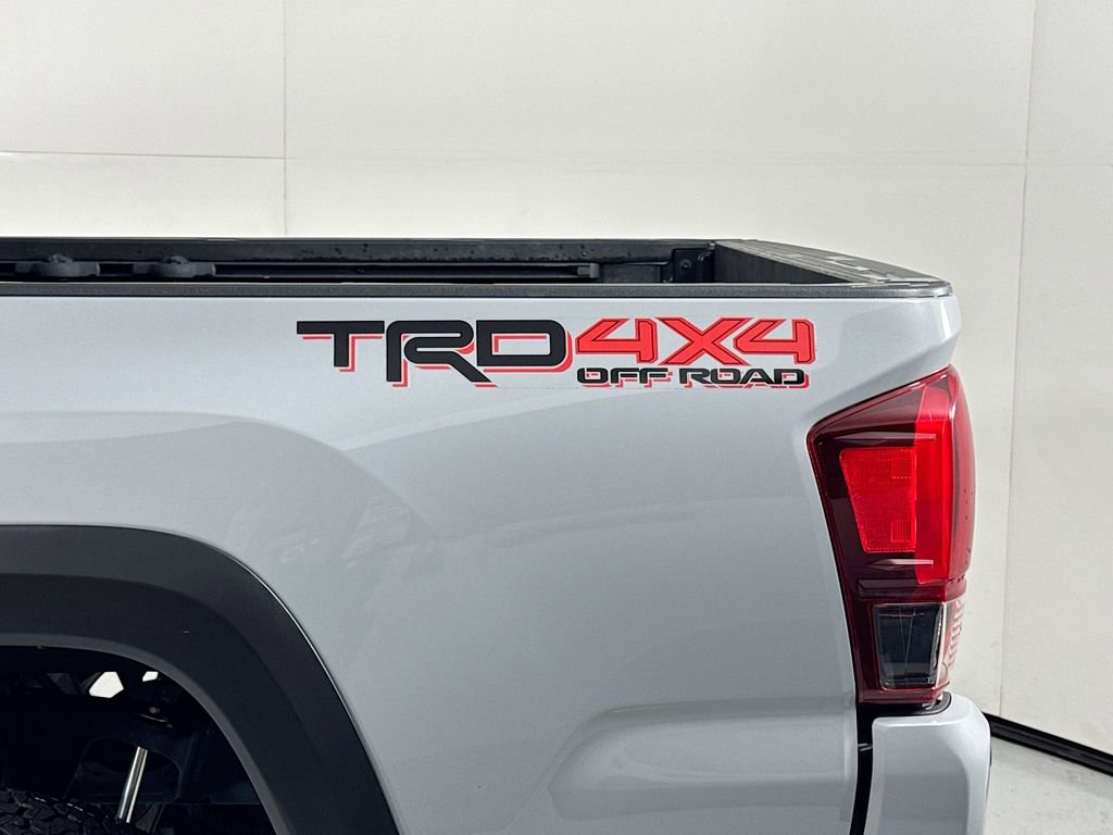 Used 2019 Toyota Tacoma TRD Off-Road w/ Technology Package AWD/4WD image 10