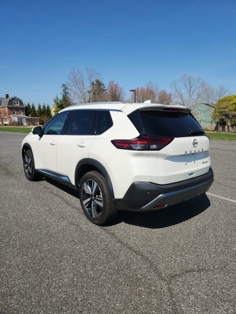 Used 2023 Nissan Rogue SL image 5