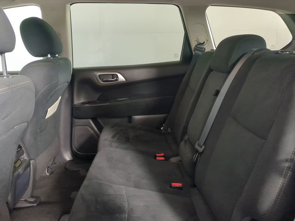 Used 2016 Nissan Pathfinder S image 16
