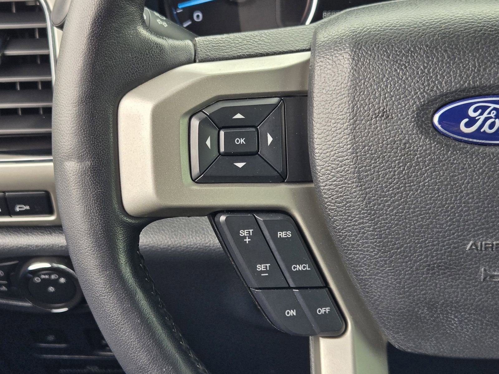 Used 2022 Ford F250 Lariat w/ Black Appearance Package AWD/4WD image 27