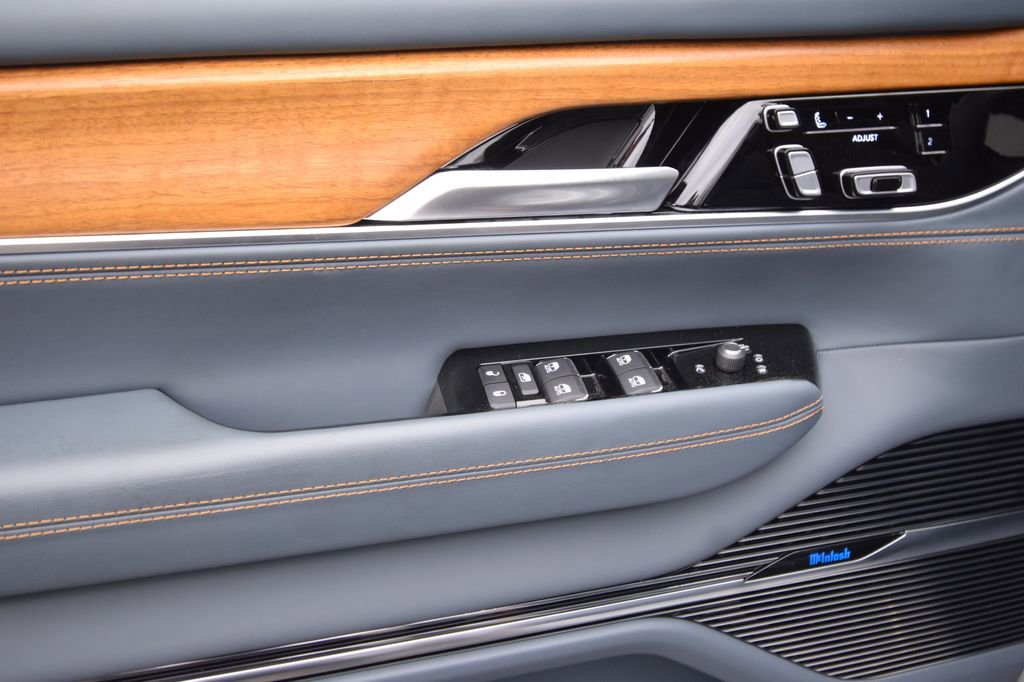 New 2024 Jeep Grand Wagoneer Series III AWD/4WD image 35