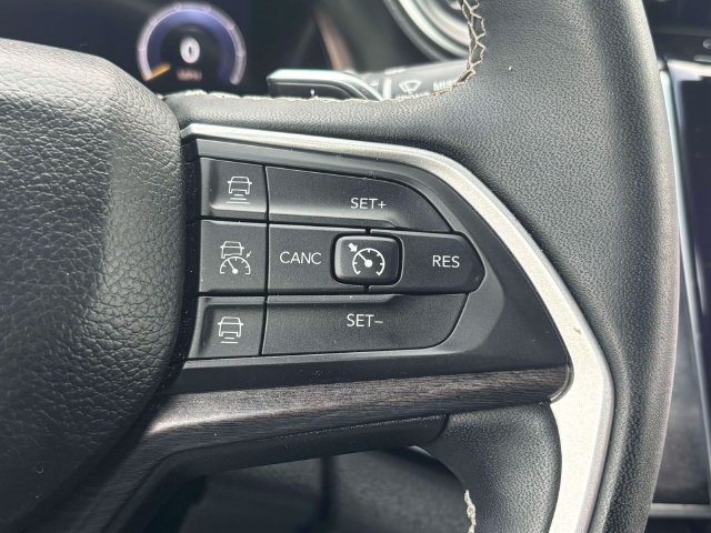 Used 2023 Jeep Grand Cherokee L Limited AWD/4WD image 19