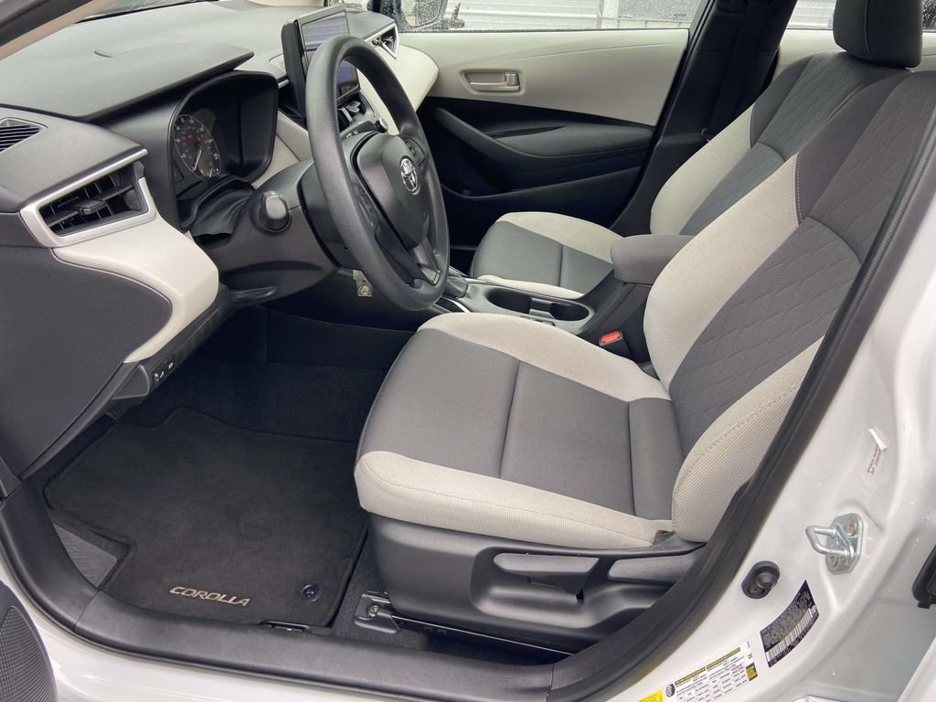 Used 2025 Toyota Corolla LE FWD image 14