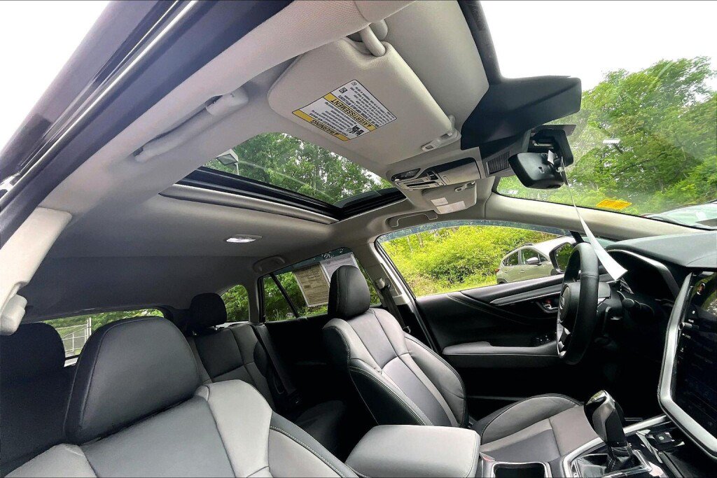 Certified 2025 Subaru Outback Onyx Edition XT AWD/4WD image 12
