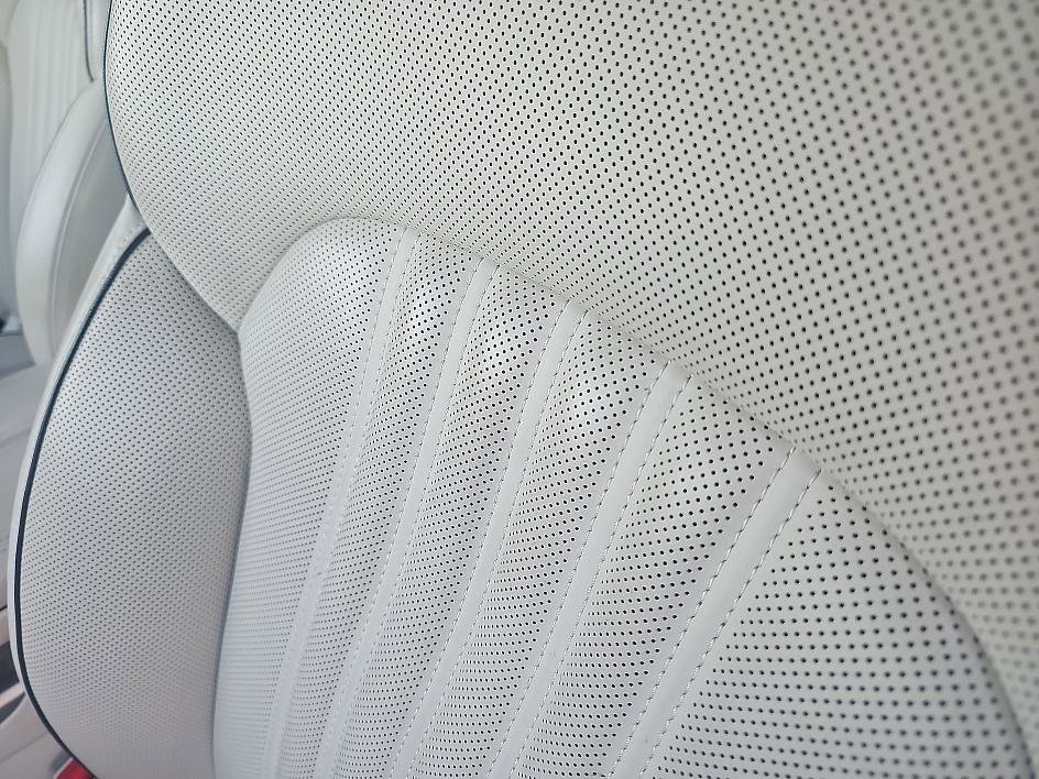 Used 2019 Genesis G90 3.3T Premium image 18