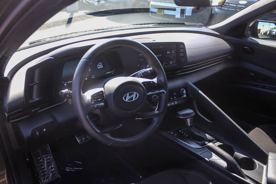 Certified 2025 Hyundai Elantra SEL FWD image 22