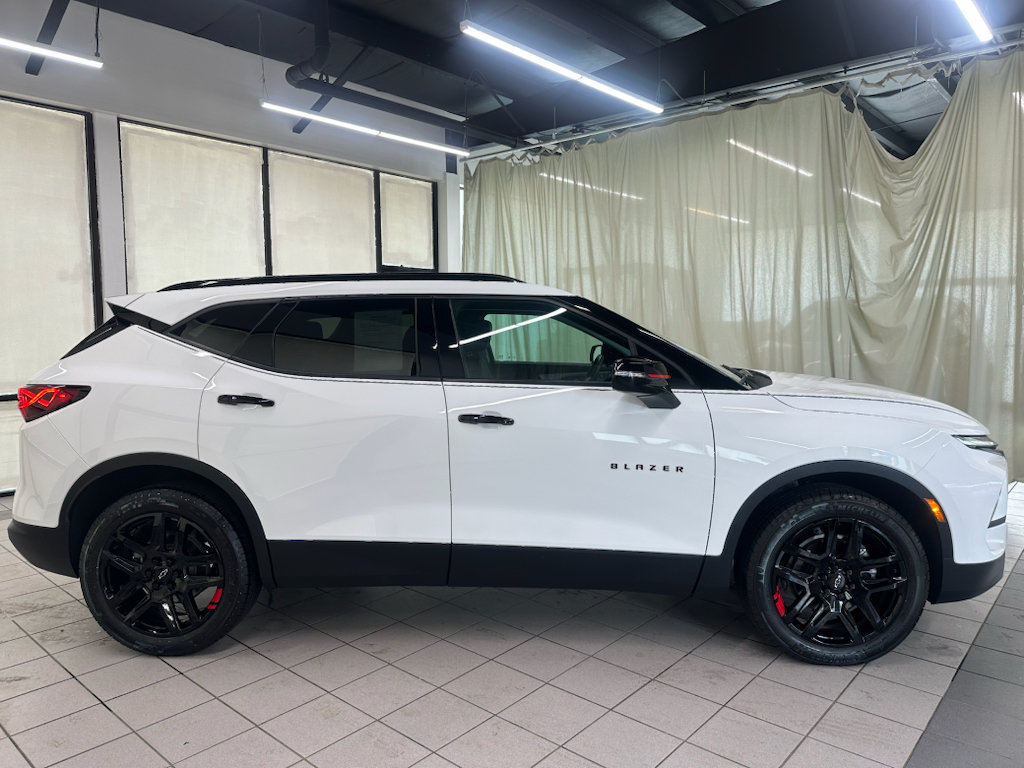 Certified 2024 Chevrolet Blazer LT w/ Redline Edition FWD image 3