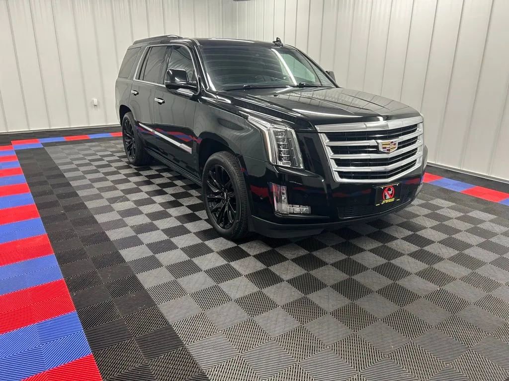 Used 2020 Cadillac Escalade Platinum image 3