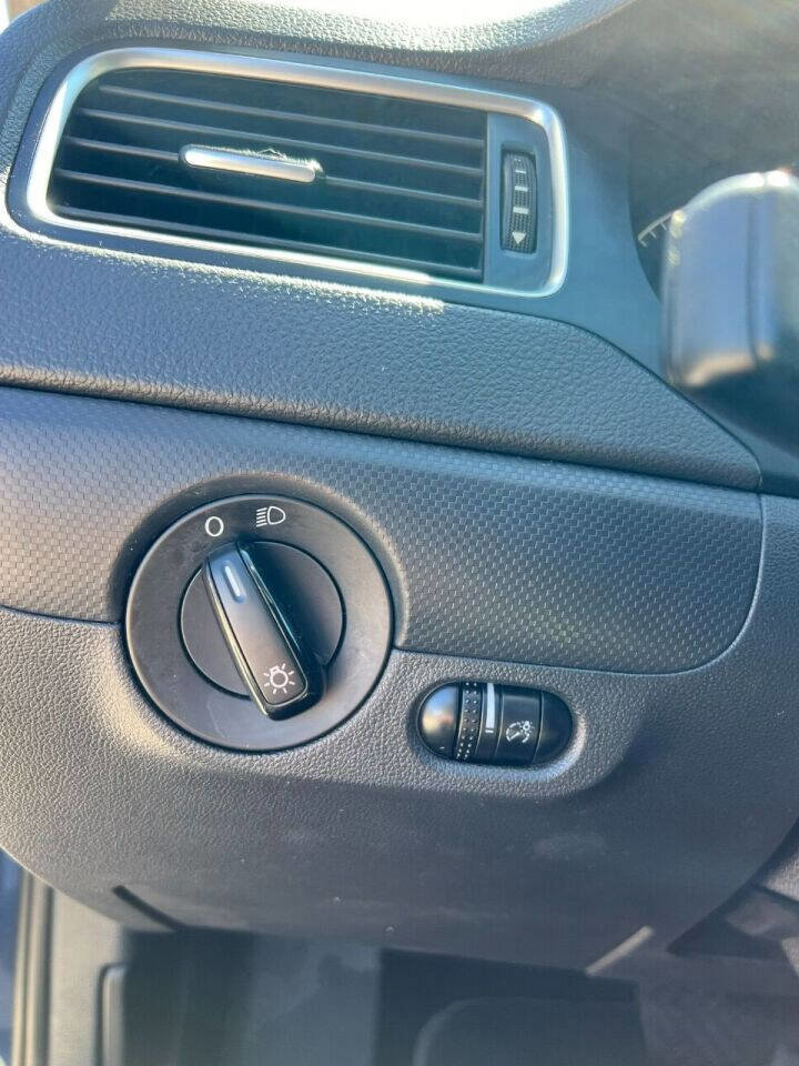 Used 2013 Volkswagen Jetta Sedan image 25