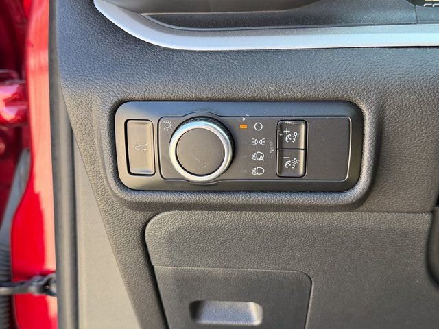 Used 2023 Ford Explorer XLT image 8