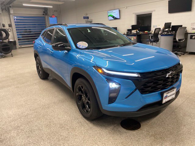 New 2026 Chevrolet Trax LT w/ Midnight Edition FWD image 3