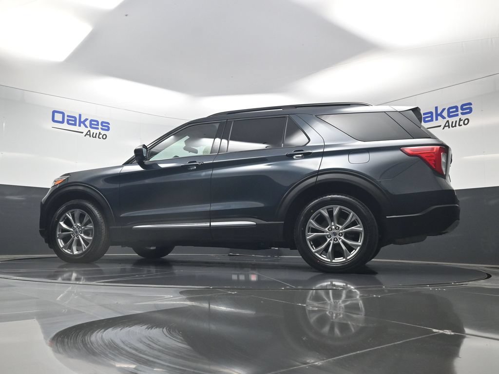 Used 2022 Ford Explorer XLT w/ Equipment Group 202A AWD/4WD image 42