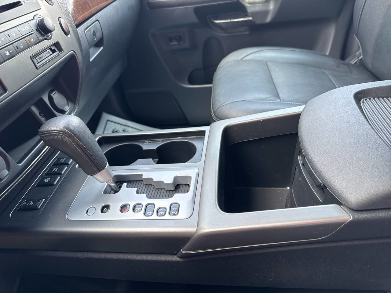 Used 2010 Nissan Armada Platinum image 38