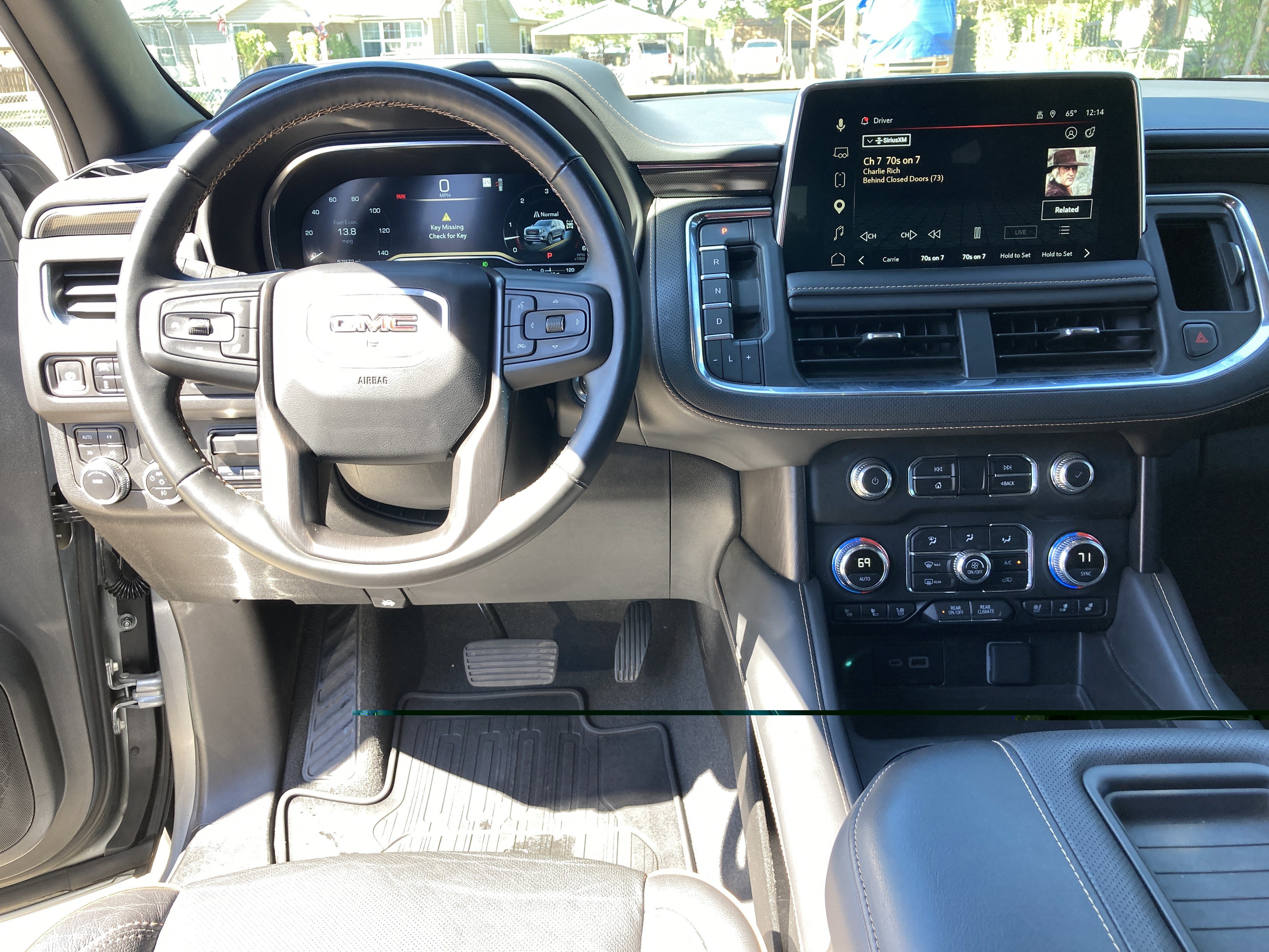Certified 2024 GMC Yukon XL AT4 w/ Technology Package AWD/4WD image 13