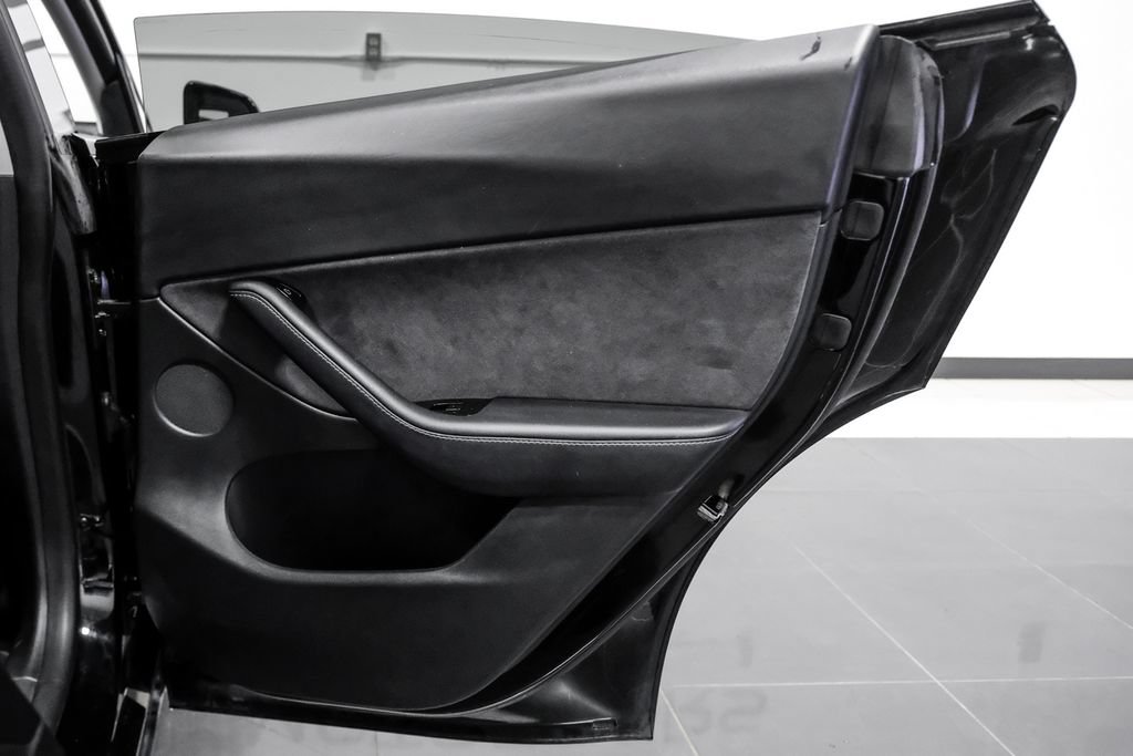 Used 2021 Tesla Model Y Long Range AWD/4WD image 43