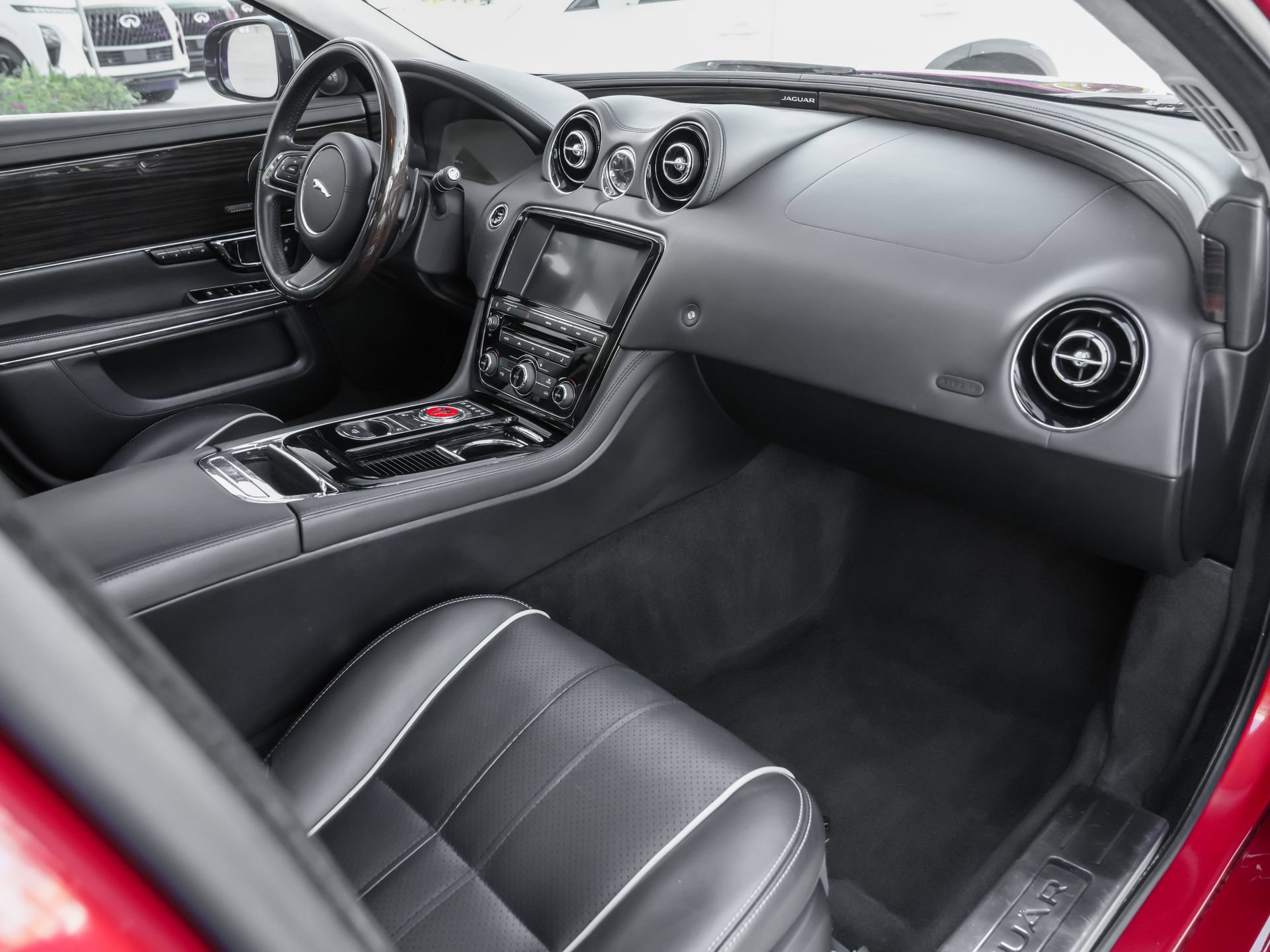 Used 2015 Jaguar XJ L Portfolio AWD/4WD image 40