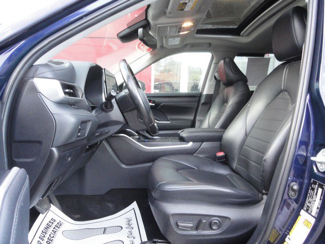 Used 2023 Toyota Highlander XLE image 10