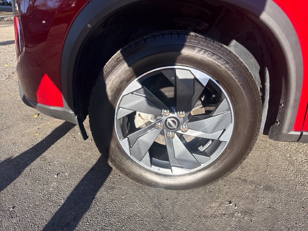 Used 2025 Nissan Rogue SV AWD/4WD image 5