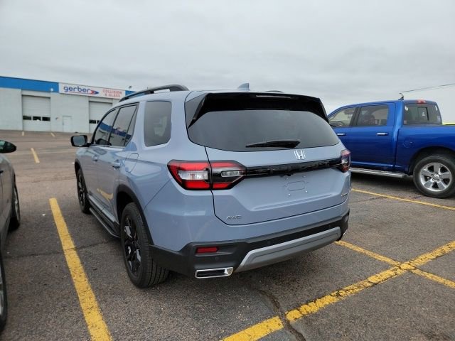 Used 2025 Honda Pilot Touring image 6