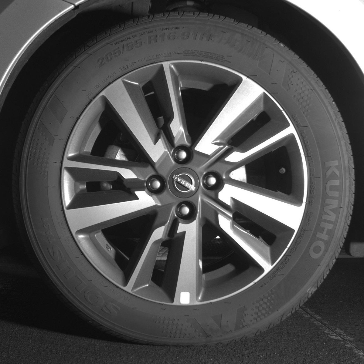 Used 2025 Nissan Versa SV image 12