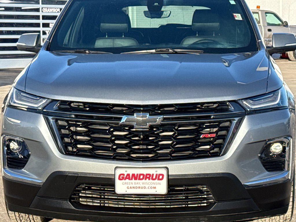 Used 2023 Chevrolet Traverse RS image 3