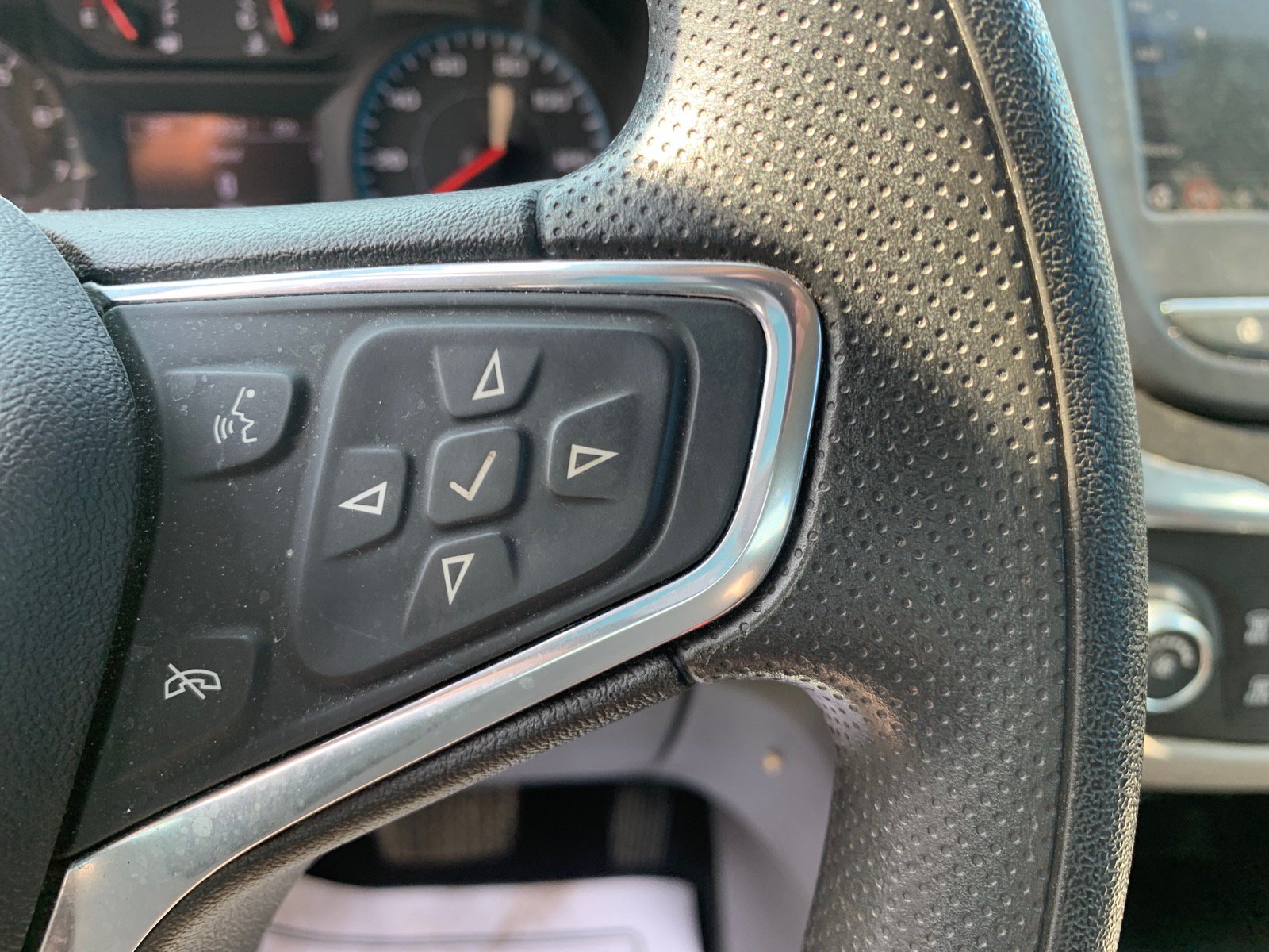 Used 2019 Chevrolet Equinox LS AWD/4WD image 11