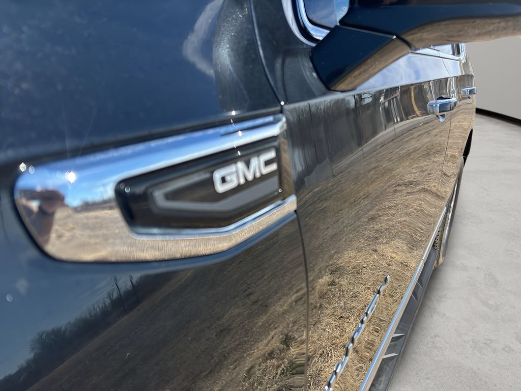 Used 2024 GMC Yukon SLT AWD/4WD image 9