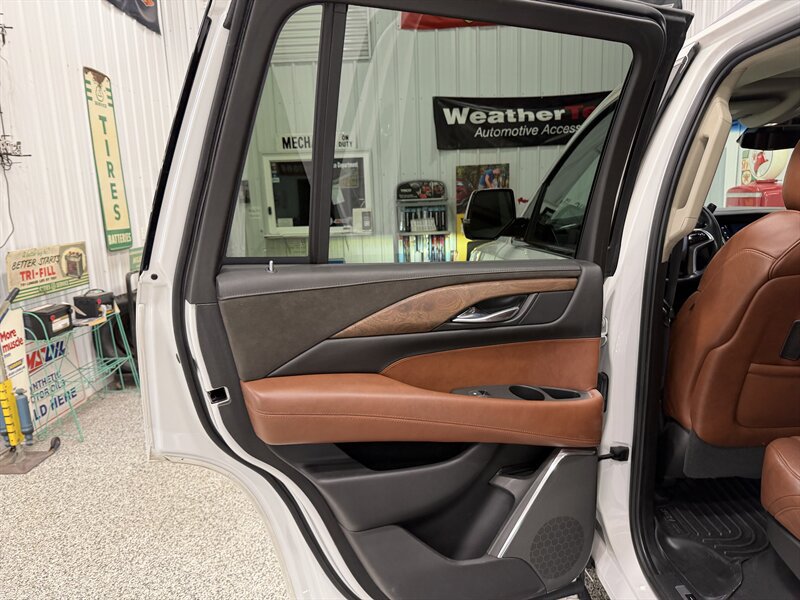 Used 2017 Cadillac Escalade Premium Luxury w/ LPO, Radiant Package AWD/4WD image 30