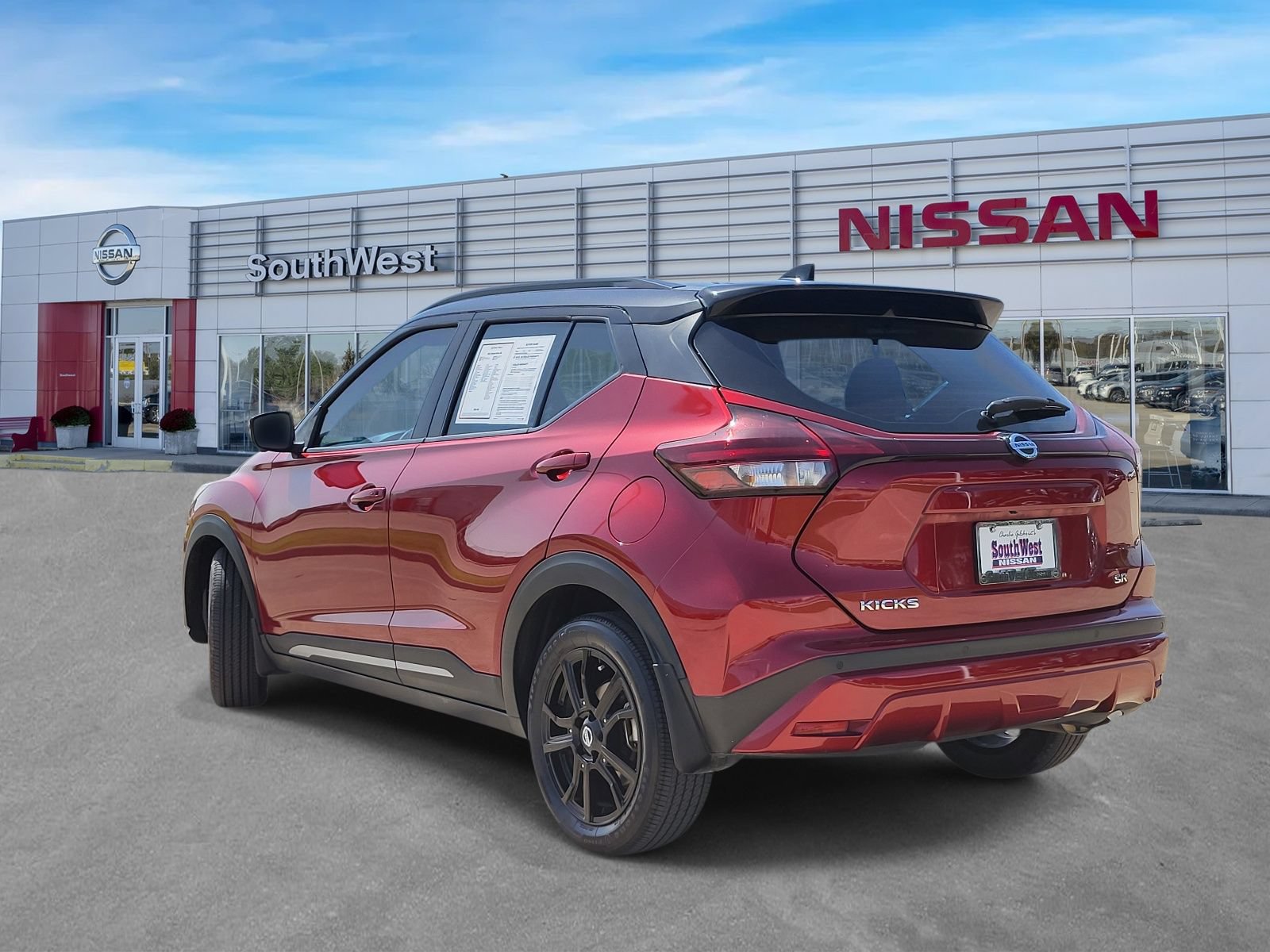 Used 2021 Nissan Kicks SR FWD image 7