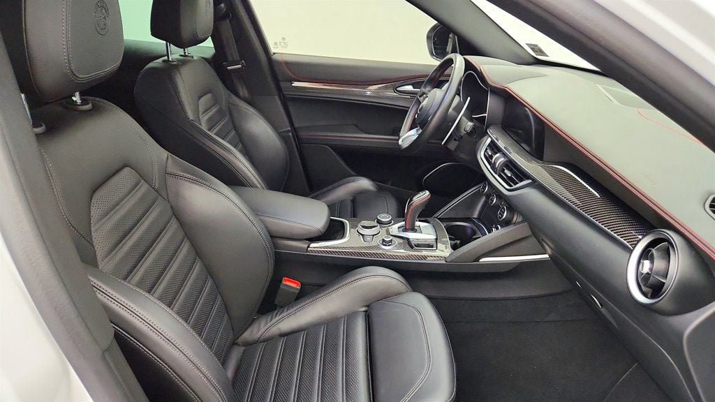 Used 2023 Alfa Romeo Stelvio Estrema AWD/4WD image 25
