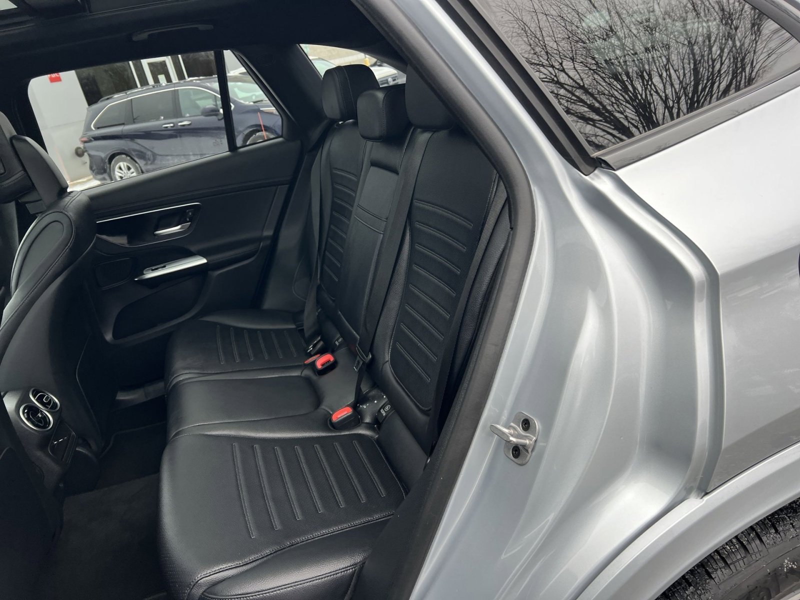 Used 2025 Mercedes-Benz GLC 350e 4MATIC image 24